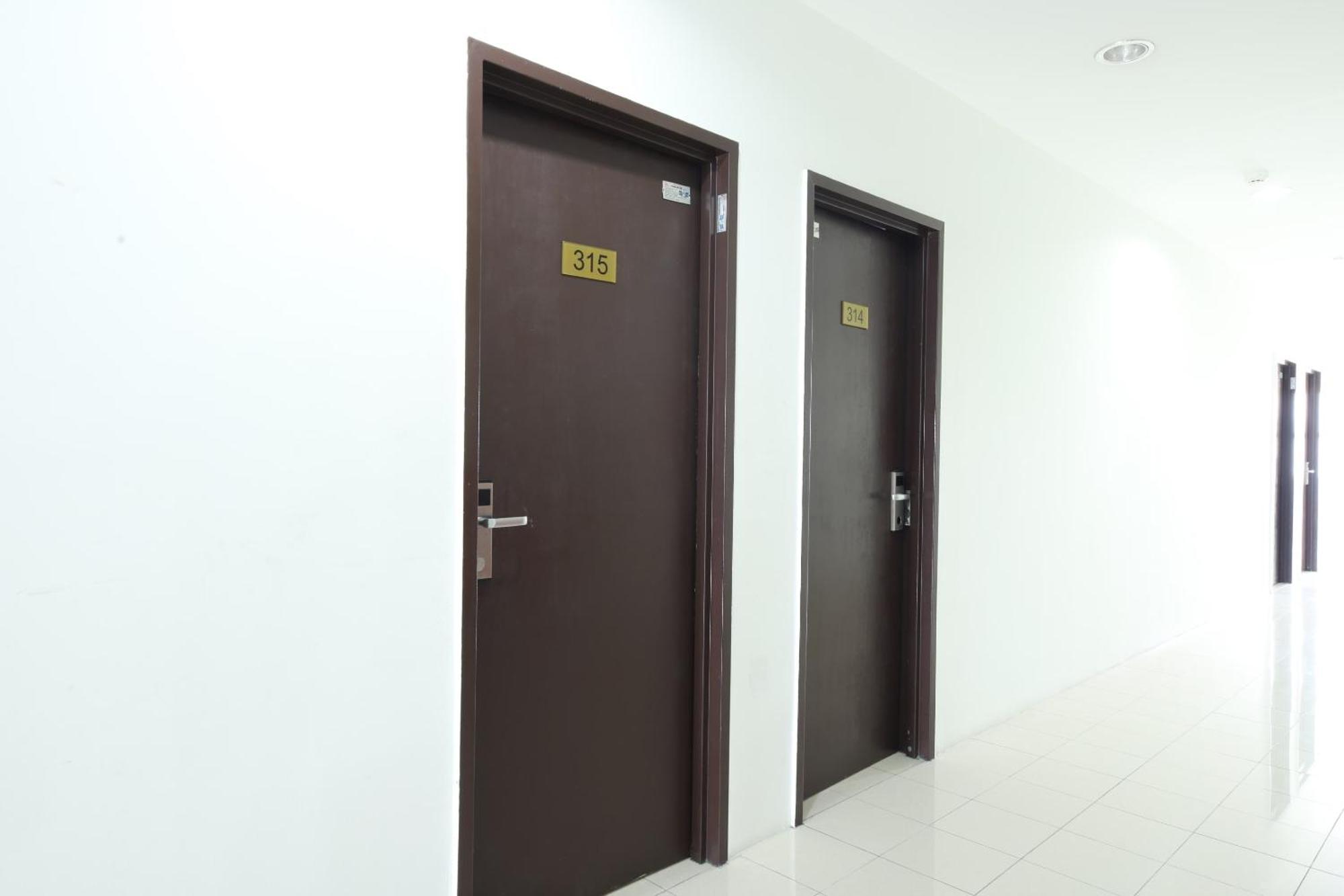 Super Oyo 502 Midah Inn Puchong Dış mekan fotoğraf